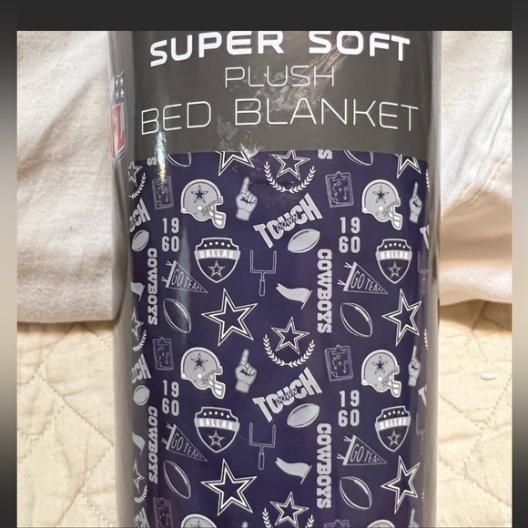 NFL Team Dallas Cowboys plush throw blanket 40” x 50” - Picture 2 of 6